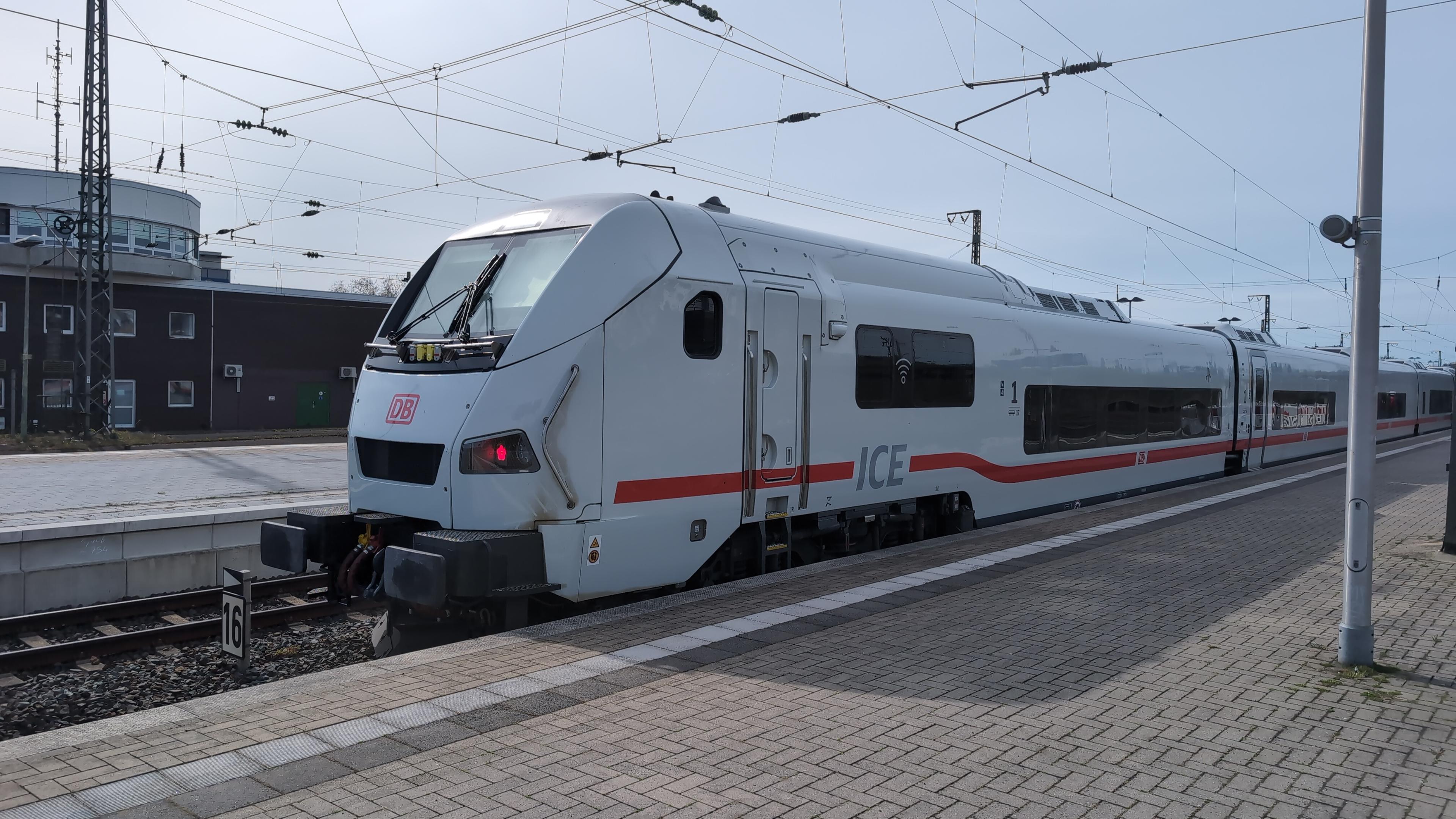 Adorable nose of the Talgo at the end of the ICE L.