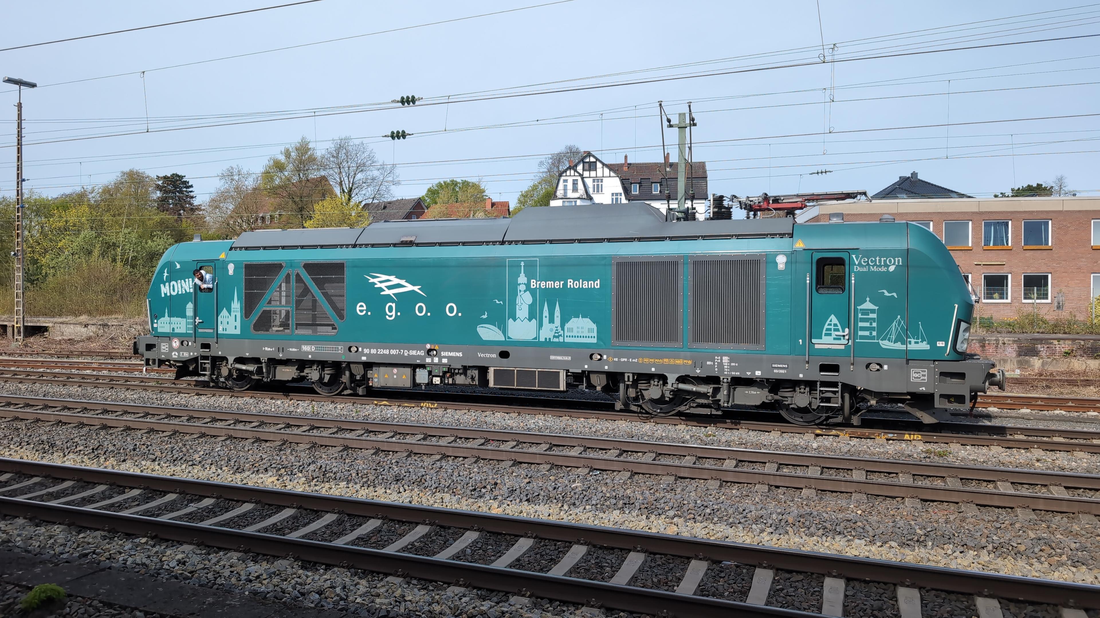 An egoo Vectron Dual with a beautiful blue livery featuring Bremen sights.